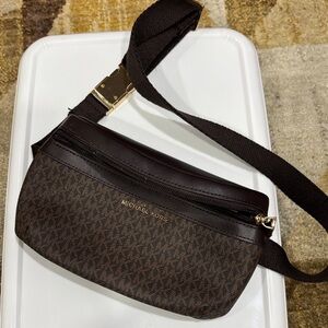 Michael Kors Dark Brown Logo fannypack